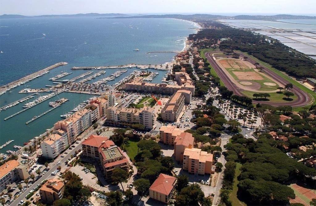 Holidays Hyères Екстериор снимка