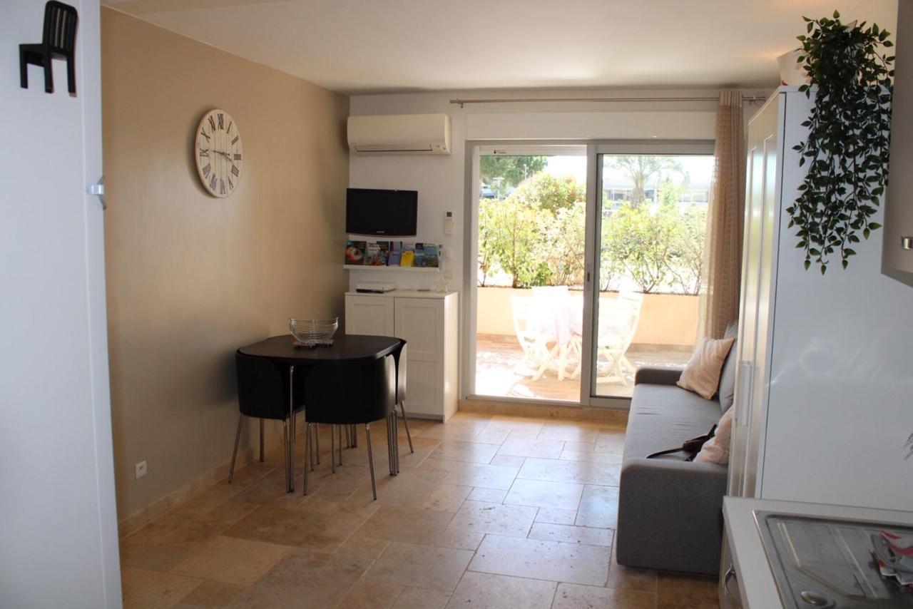 Holidays Hyères Екстериор снимка